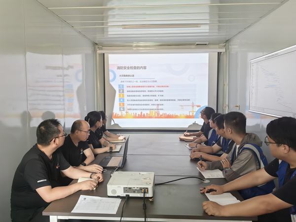 陜煤建設(shè)新城公司:黨員身邊無(wú)隱患 安全生產(chǎn)我?guī)ь^