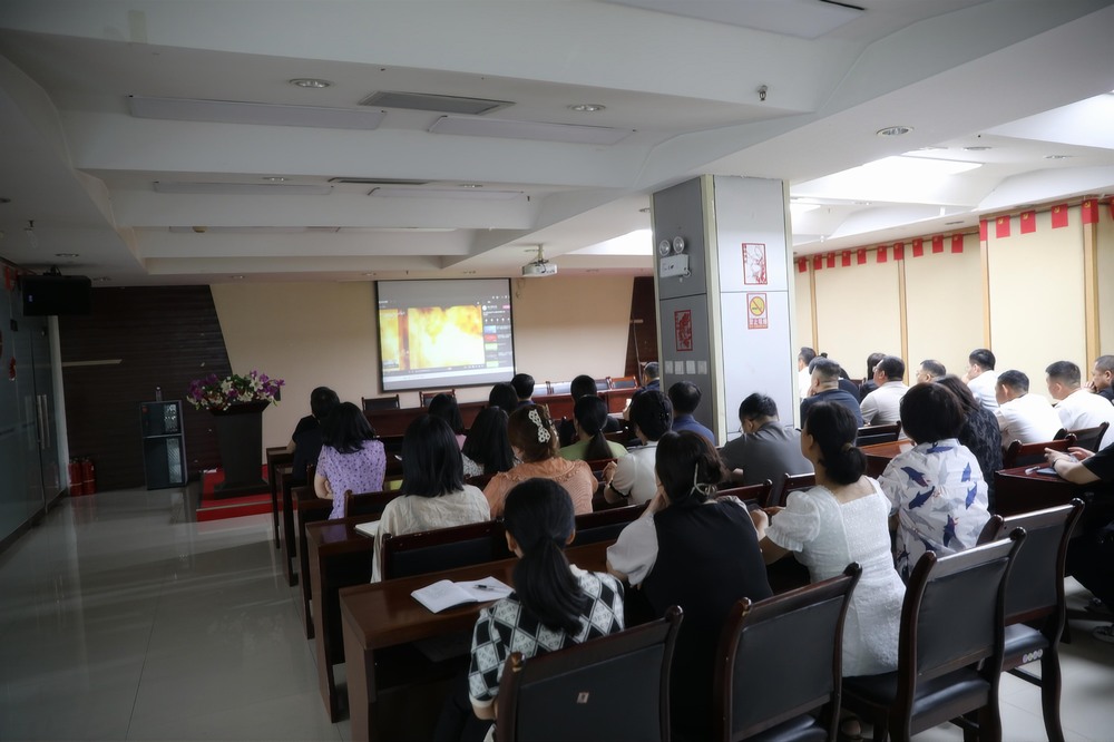 陜煤建設(shè)路橋分公司:把“黨建紅”融入“安全藍(lán)”,引領(lǐng)融合賦能高質(zhì)量發(fā)展