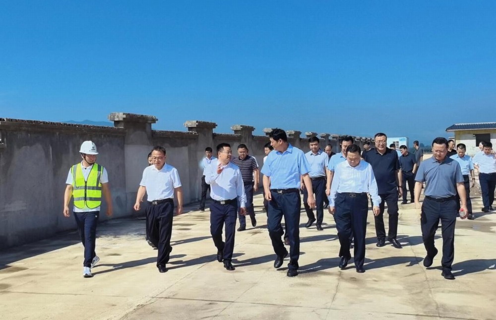 陜煤建設綠宇公司:咸陽市委常委、副市長羅軍蒞臨陜煤建設綠宇公司承建的淳化縣殯葬服務設施建設項目指導工作