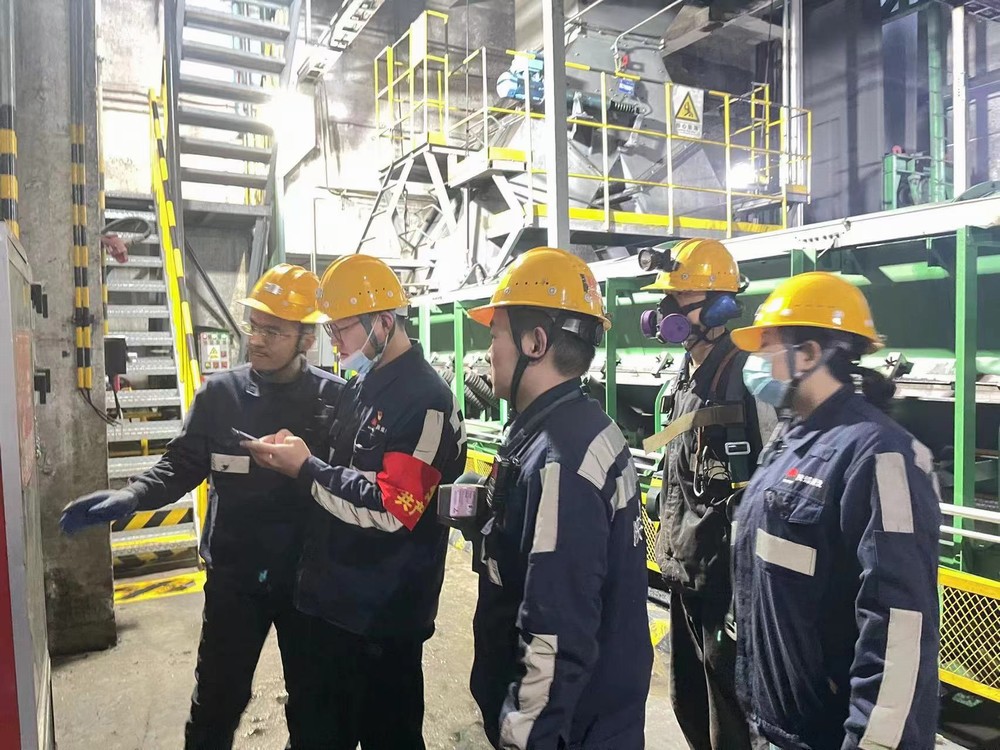 陜煤建設(shè)洗選煤運(yùn)營公司紅柳林洗煤廠項目部:實(shí)施“黨建+”三項工程 筑牢安全生產(chǎn)基石