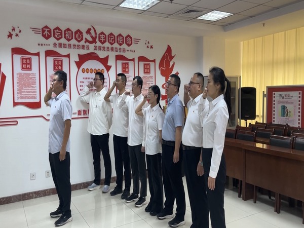 陜煤建設(shè)煤礦運(yùn)營服務(wù)分公司機(jī)關(guān)黨支部:開展“重溫誓詞 銘記初心”主題黨日活動