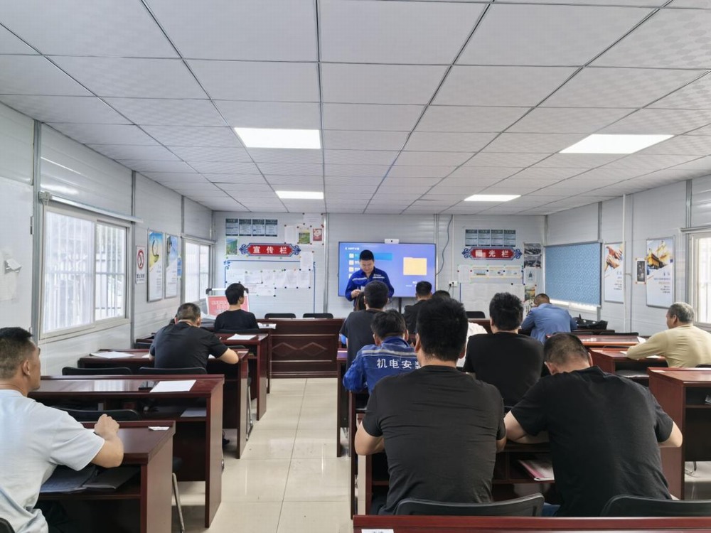 陜煤建設(shè)機(jī)電安裝公司玉華項目部以活動獻(xiàn)禮75周年華誕