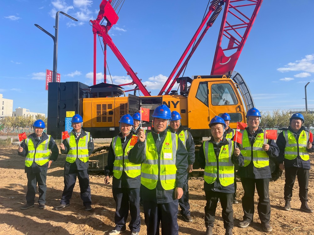 國慶時，建筑工地的夢想之筑