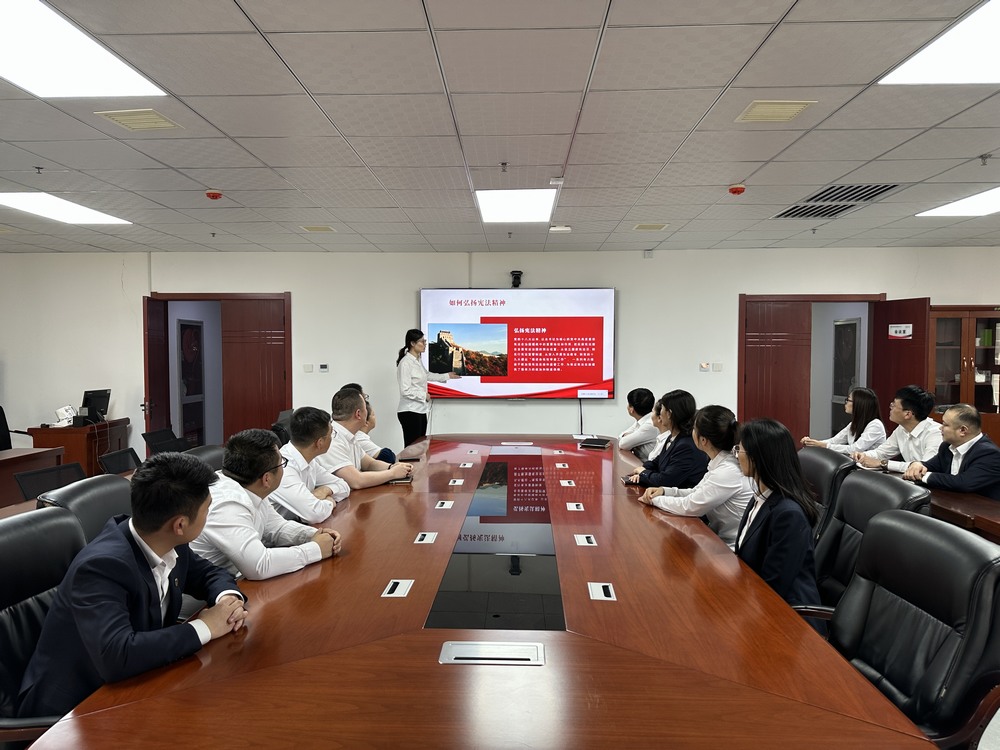 陜煤建設(shè)洗選煤運營公司開展“弘揚憲法精神,維護憲法權(quán)威”國家憲法日主題宣傳活動