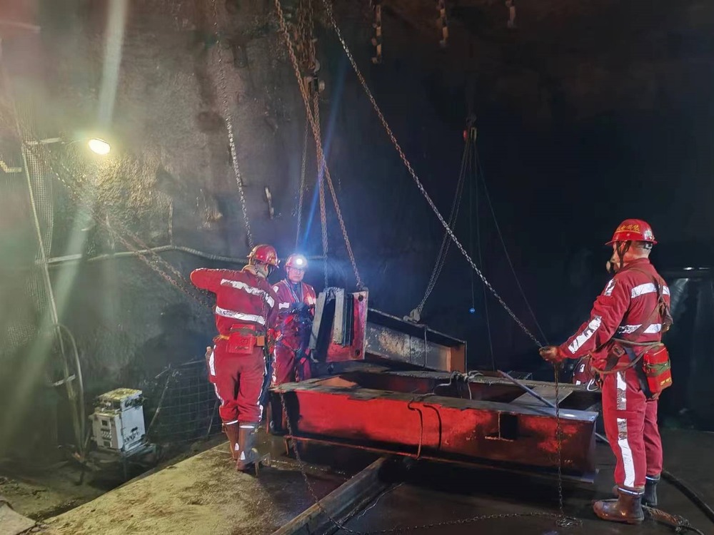 陜煤建設機電安裝公司：崗位上的春節(jié)，他們的堅守很 “燃”