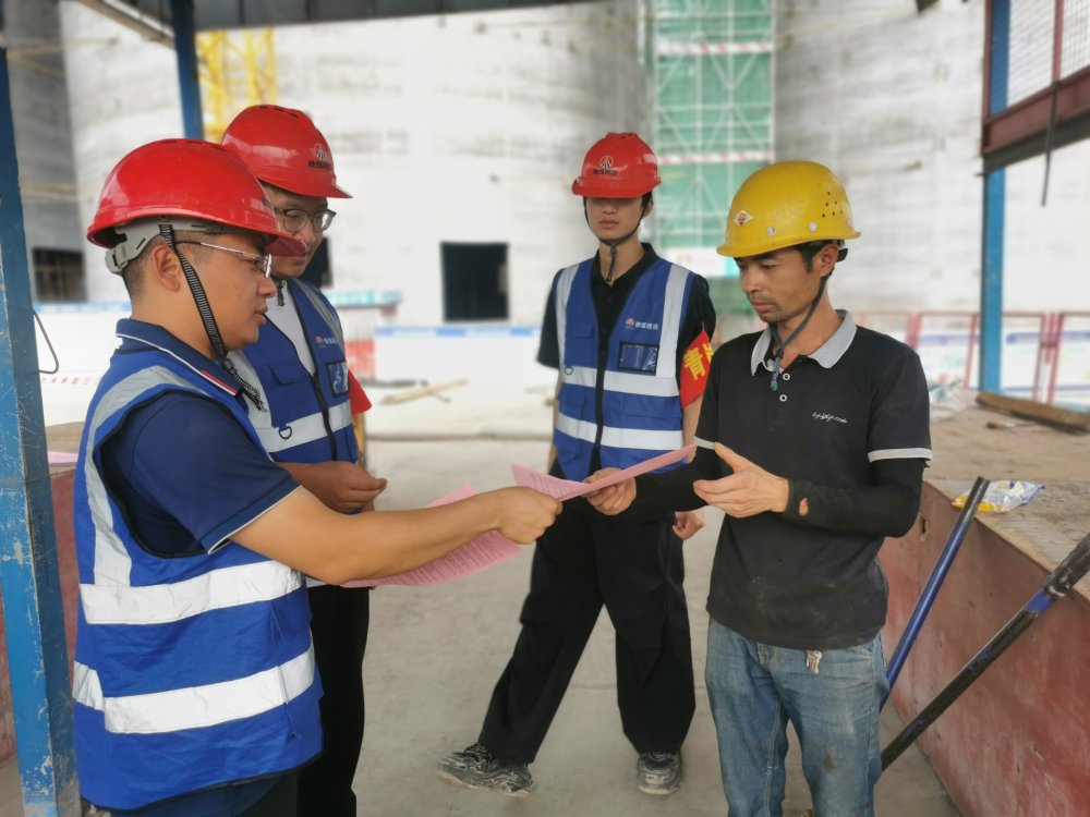 “炎值”勁爆！看陜煤建設(shè)韓城分公司土建十一項(xiàng)目部如何積極應(yīng)對(duì)高溫“烤”驗(yàn)