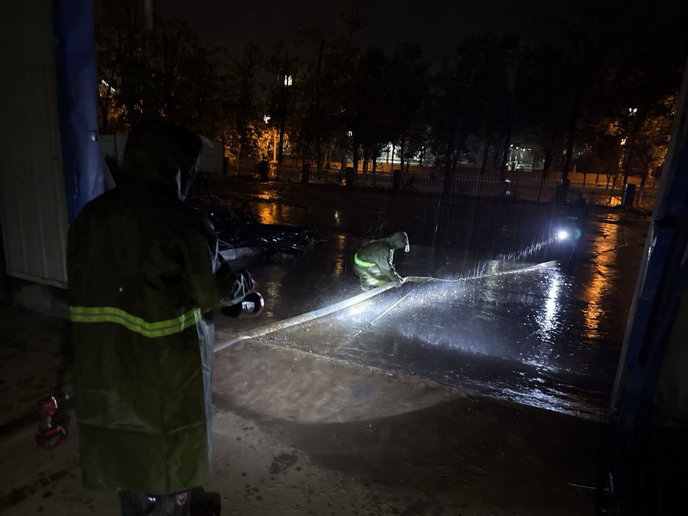 風(fēng)雨中的擔(dān)當(dāng)!陜煤建設(shè)銅煤公司基層項(xiàng)目部強(qiáng)降雨應(yīng)對(duì)紀(jì)實(shí)