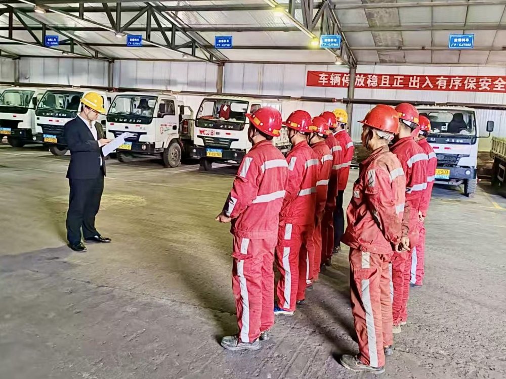 陜煤建設(shè)機(jī)電安裝公司曹家灘項(xiàng)目部:實(shí)戰(zhàn)演練礪精兵 以賽促學(xué)保安全