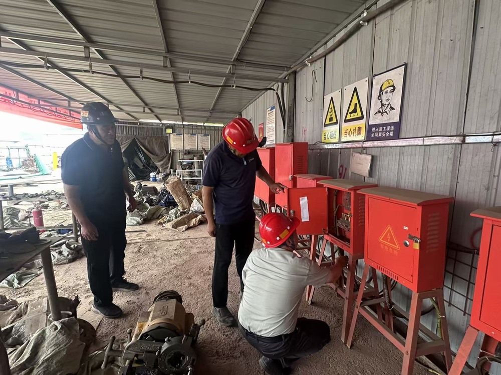 安全生產(chǎn)不放假,應(yīng)急值守不“打烊”—陜煤建設(shè)礦建二公司開展“雙節(jié)”期間安全生產(chǎn)大排查