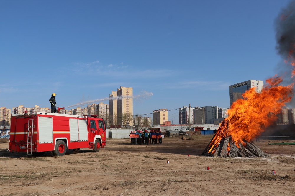 陜煤建設渭南分公司:紅藍相映筑防線 消防實戰(zhàn)保平安