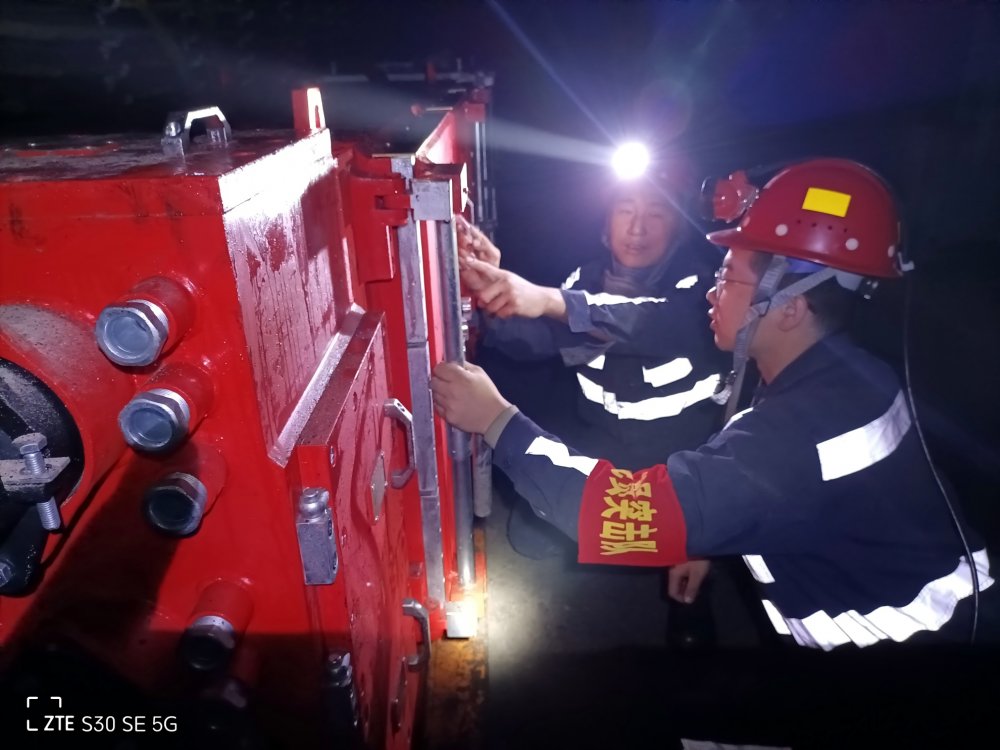 陜煤建設韓城分公司張家峁項目部:錨定百日安全沖刺目標 擰緊機電安裝“安全閥”