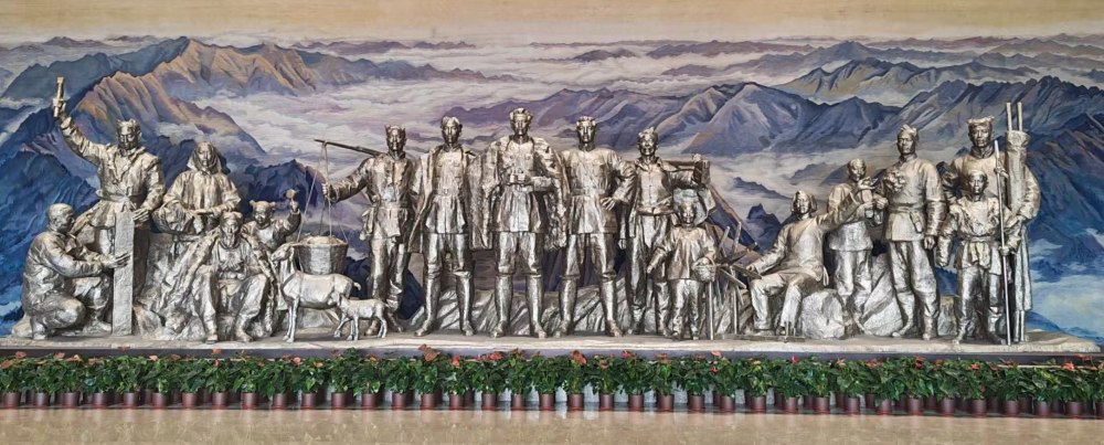 煤礦運(yùn)營服務(wù)分公司:汲取歷史精神 鑄就實(shí)干擔(dān)當(dāng)