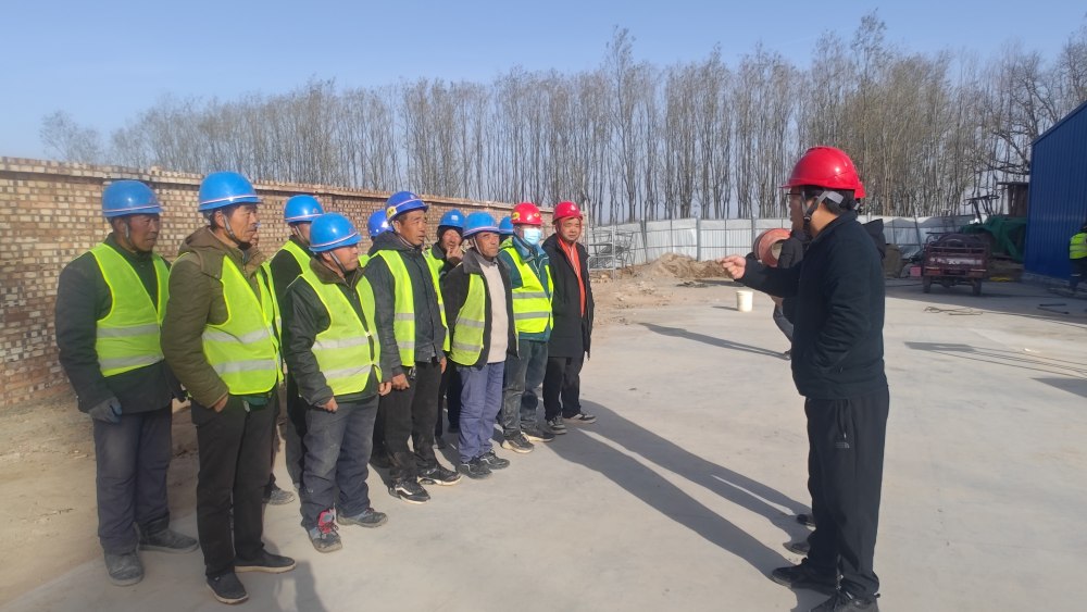 陜煤建設(shè)路橋分公司彬長項(xiàng)目部用行動讓農(nóng)民工“安薪”